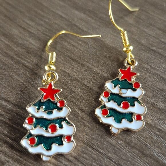💲6️⃣ Bundled ✔️Festive Holiday Christmas Tree Earrings with Snow Branch Detail - Picture 4 of 7